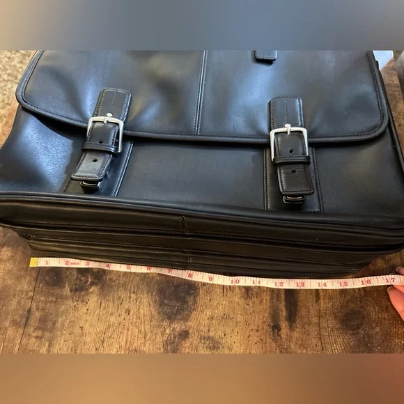 Beautiful Coach leather briefcase messenger bag professional excellent condition Men